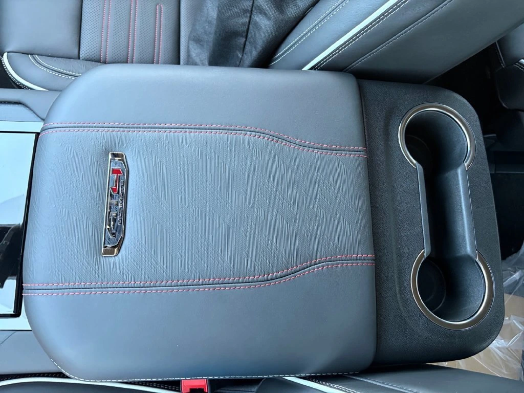 2026 GMC Yukon AT4 Ultimate - Photo 29