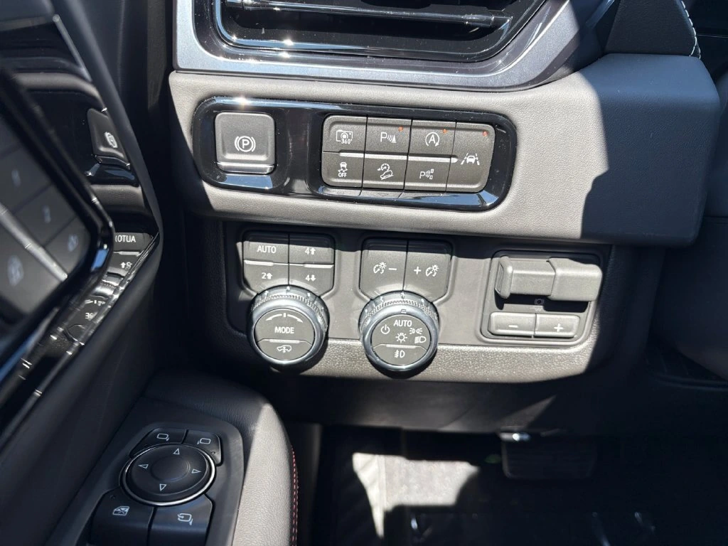 2026 GMC Yukon AT4 Ultimate - Photo 17
