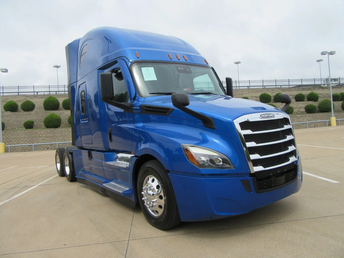 2022 Freightliner Cascadia — photo 2
