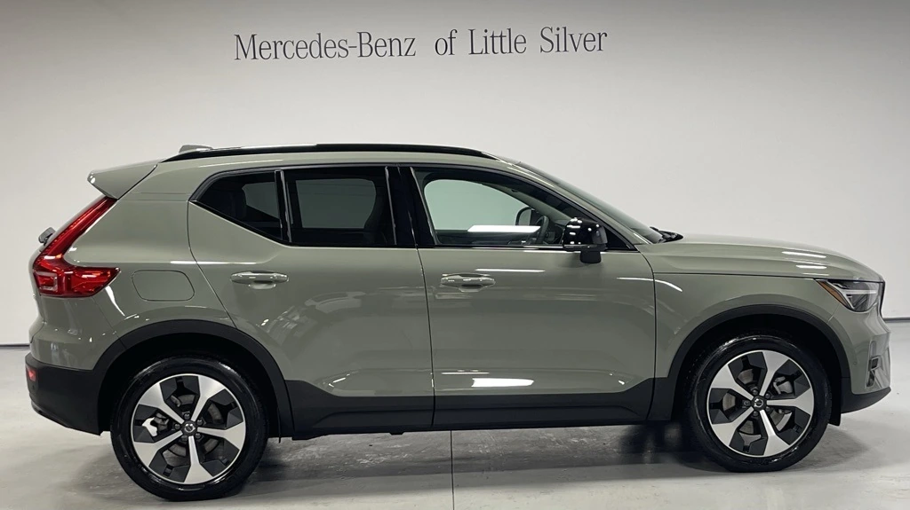 2025 Volvo - image 7