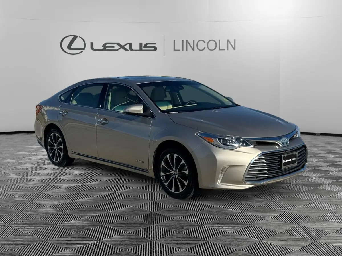 2017 Toyota Avalon XLE Premium's photo