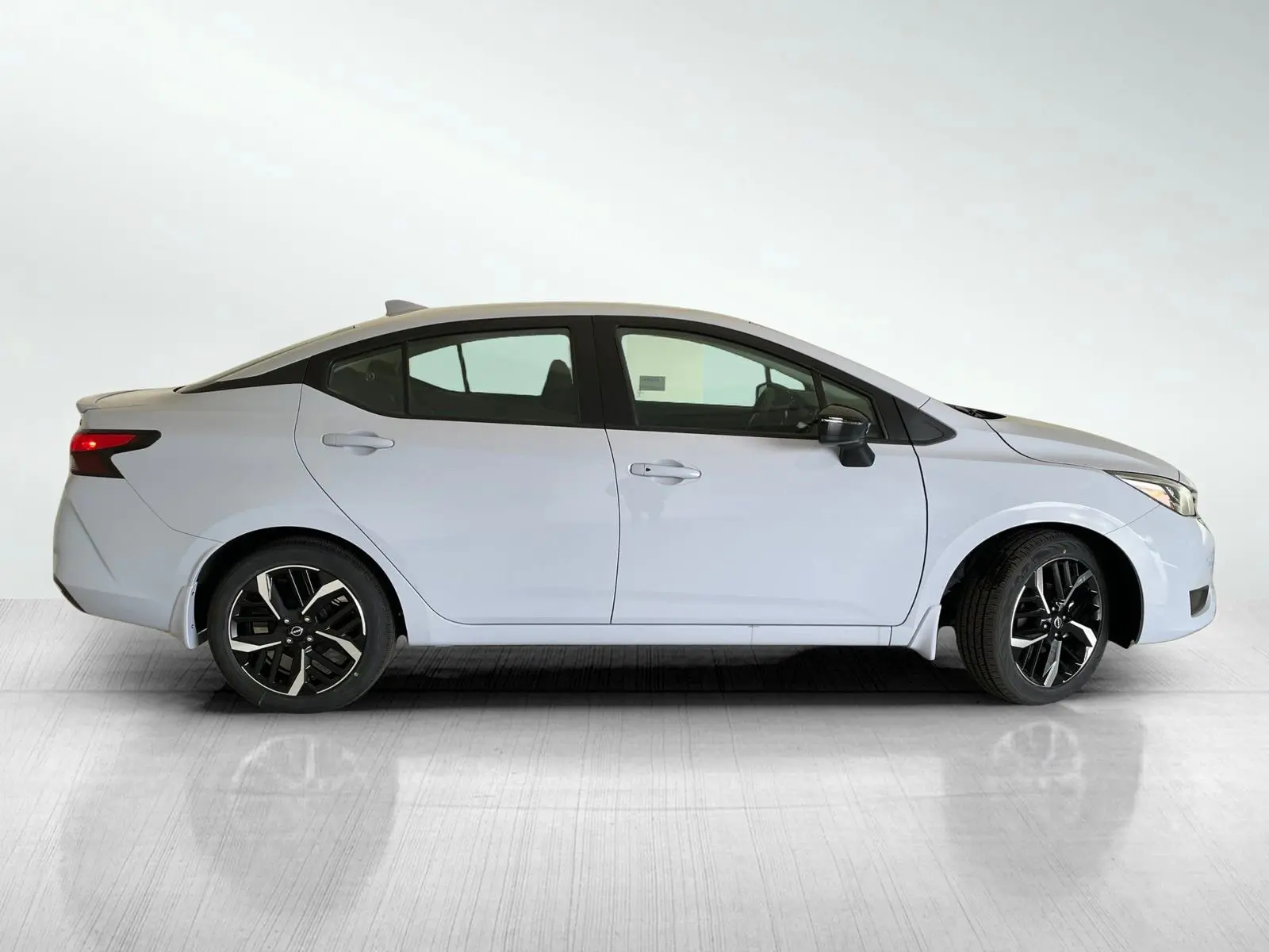 2025 Nissan Versa SR photo 3