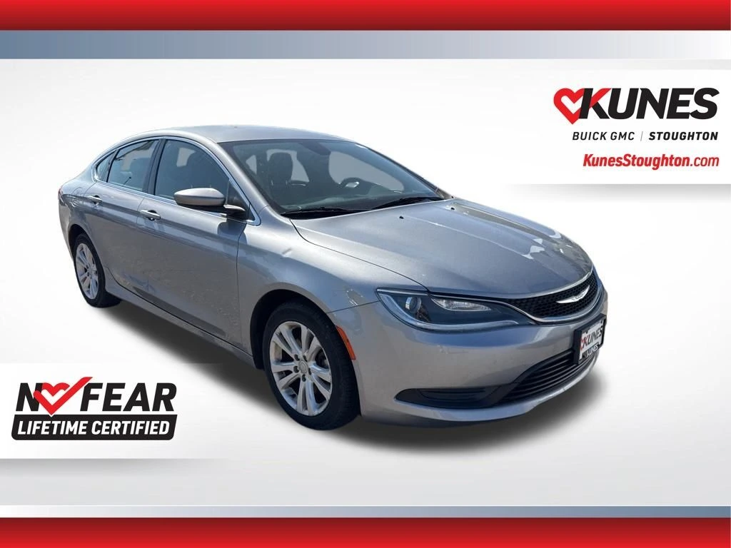 2016 Chrysler 200 LX's photo