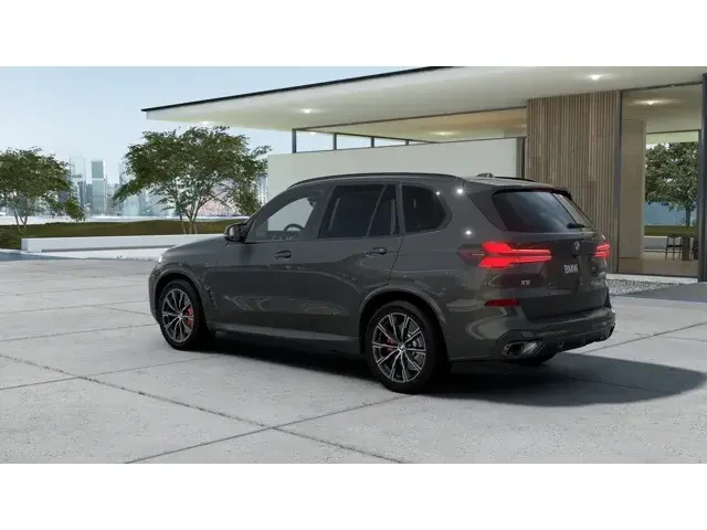 2026 BMW X5 M60i's photo