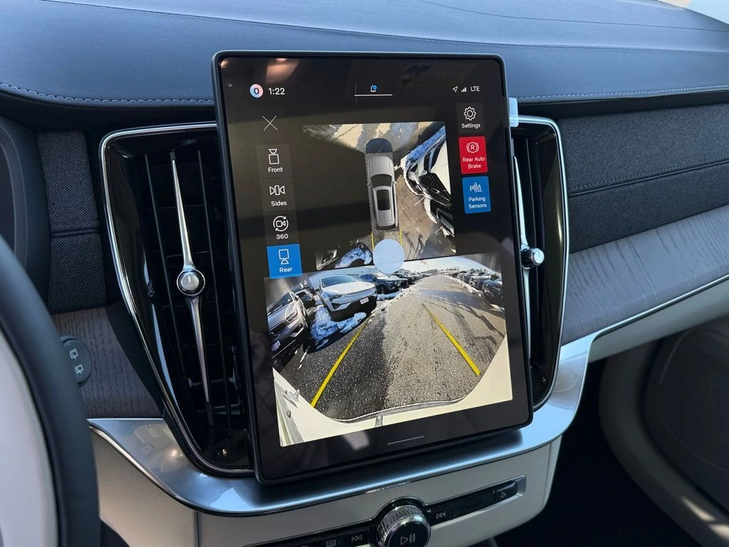 2026 Volvo - image 20