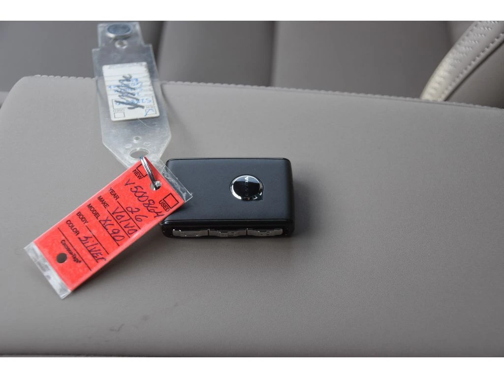 2026 Volvo - image 39