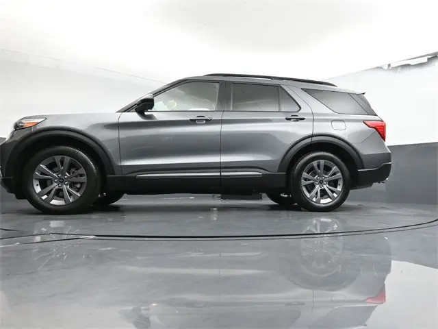 2022 Ford Explorer XLT Sport photo 30