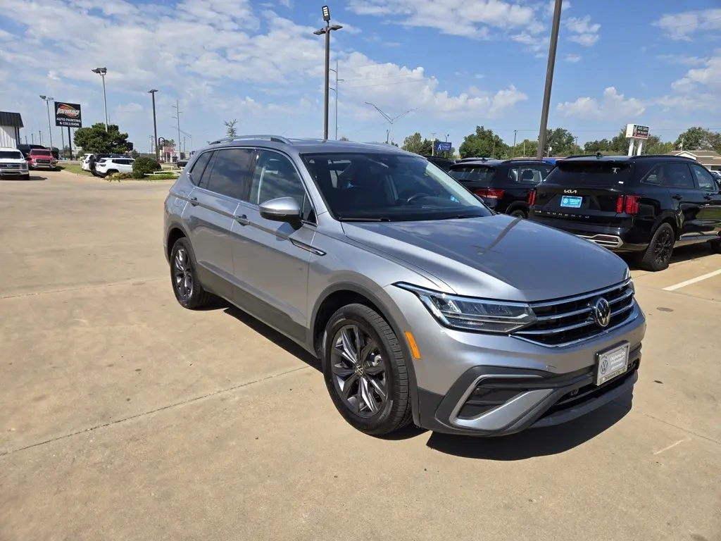 2024 Volkswagen Tiguan SE Wolfsburg Edition photo 2