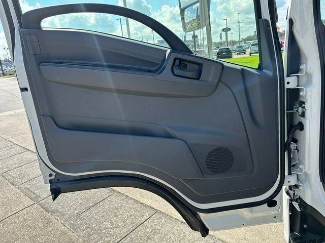 2025 Isuzu NPR - image 2