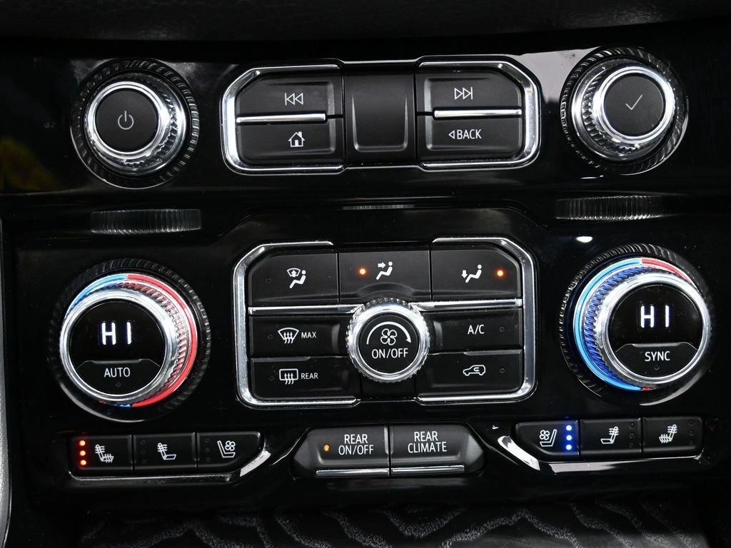 2024 GMC Yukon Denali - Photo 19
