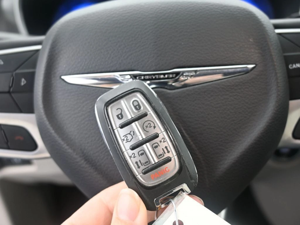 2024 Chrysler Pacifica Touring L - Photo 36