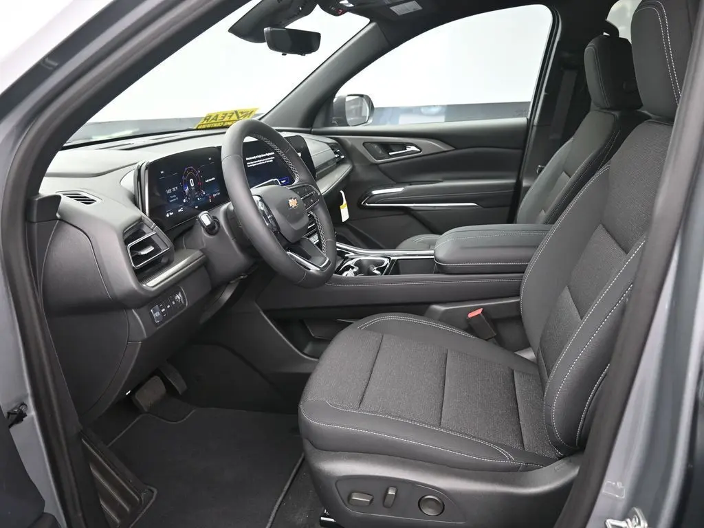 2026 Chevrolet Traverse 2LT photo 10