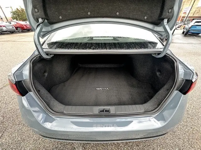 2025 Nissan Sentra SV photo 9