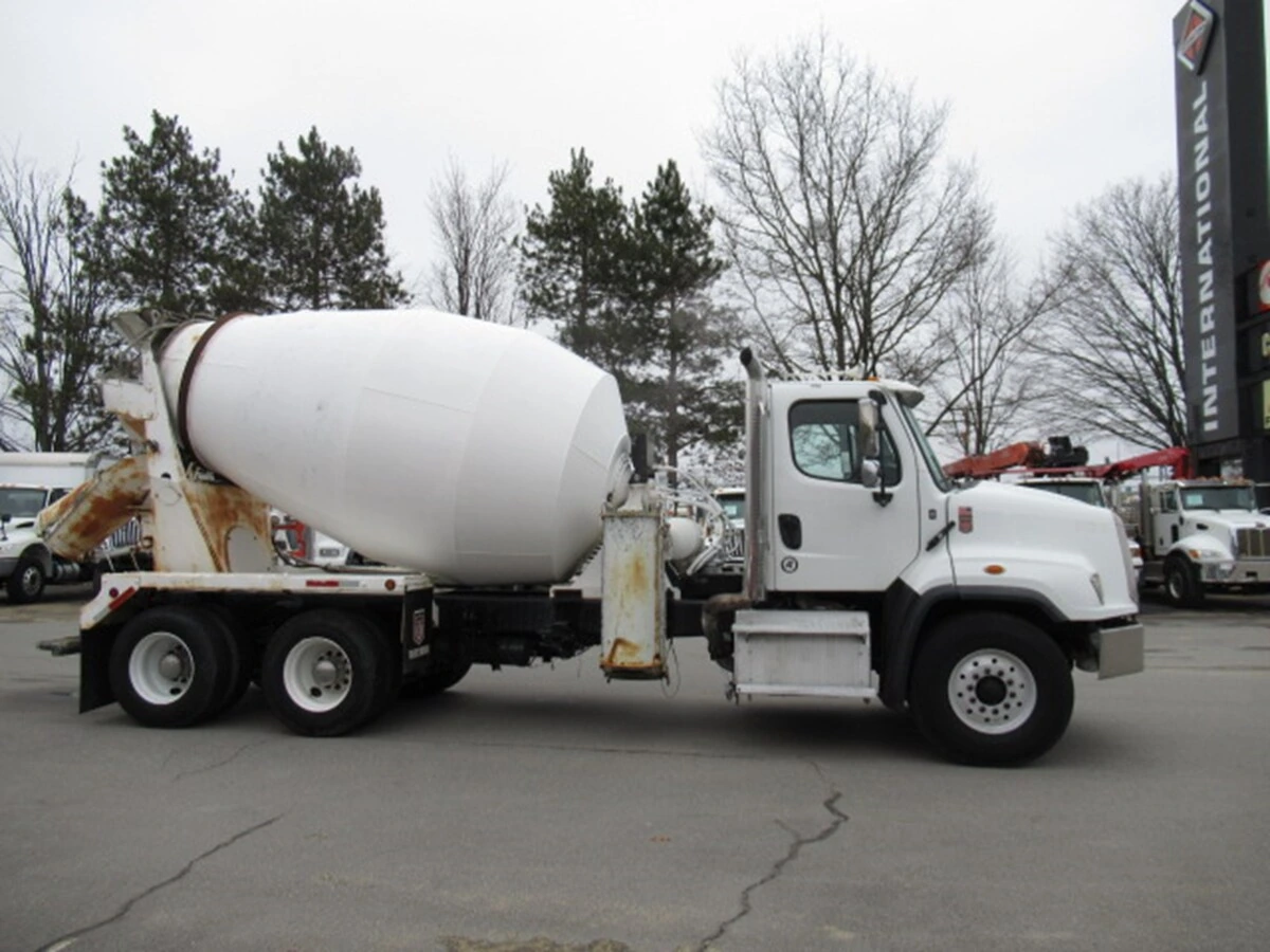 2019 Freightliner 114SD in Manchester, NH — photo 4