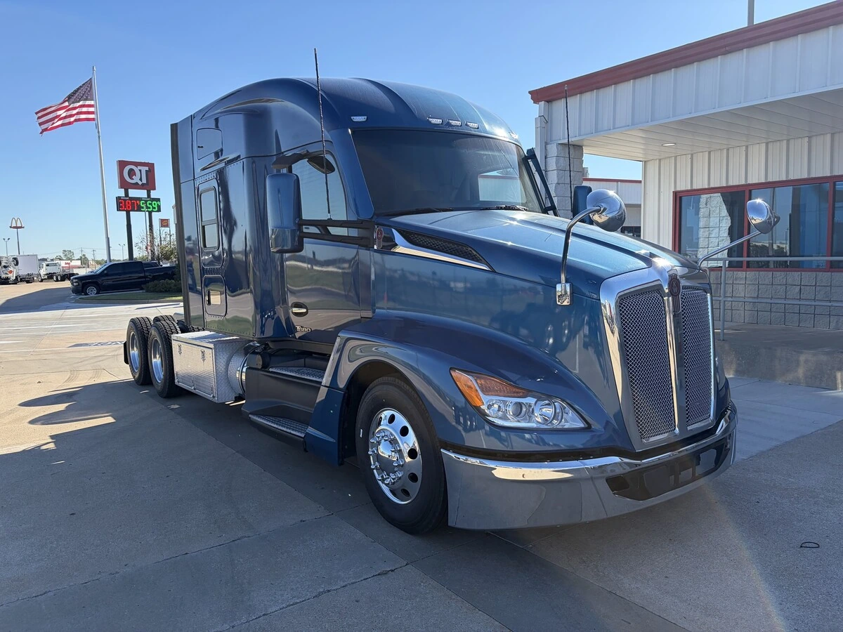 2023 Kenworth T680 — photo 3