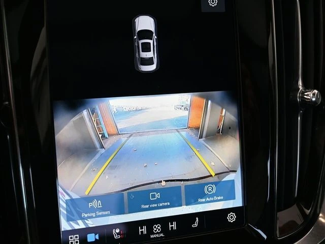 2025 Volvo - image 28