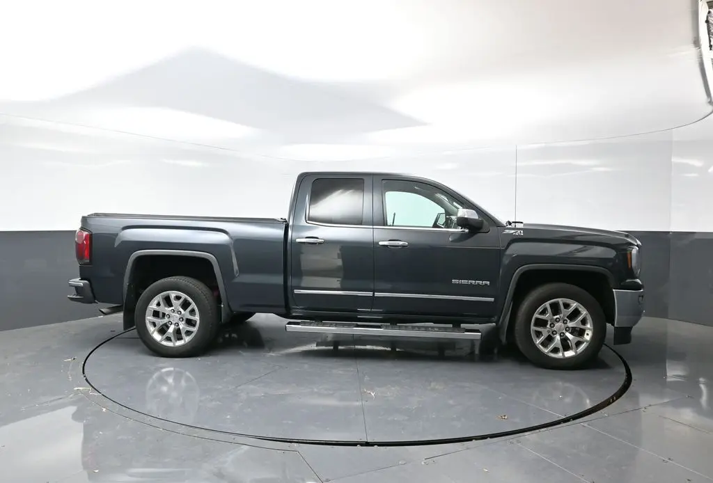 2017 Gmc Sierra 1500 SLT photo 2