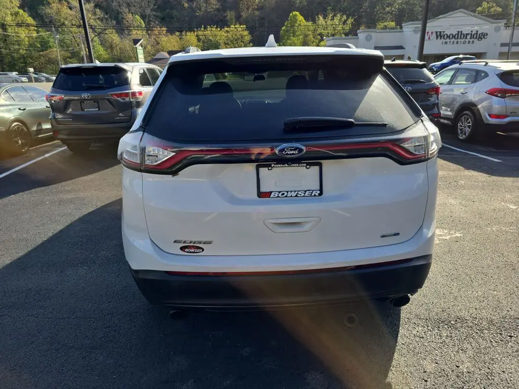 2017 Ford Edge SE photo 4