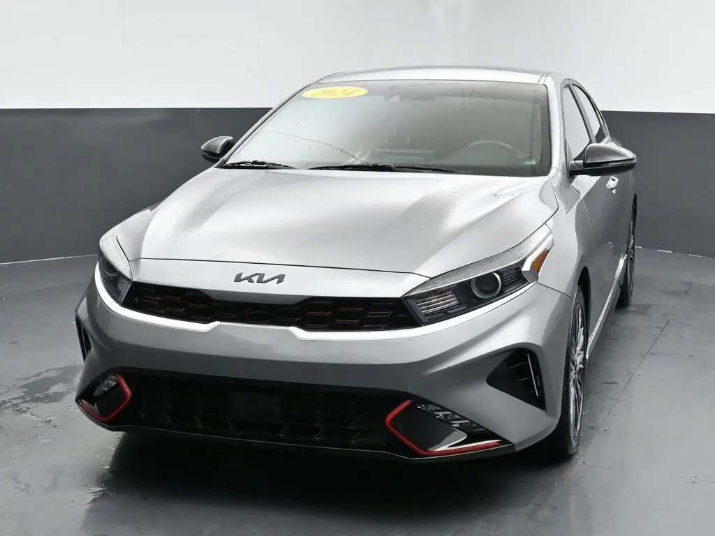 2024 Kia Forte GT-Line photo 4