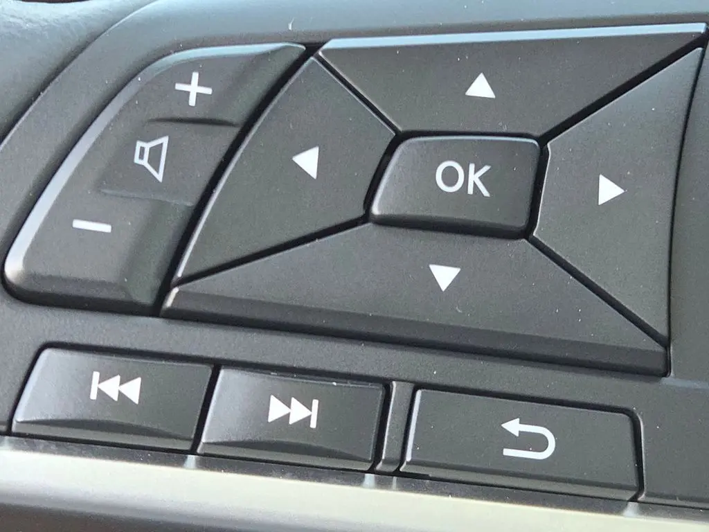2024 Nissan Sentra SR photo 11