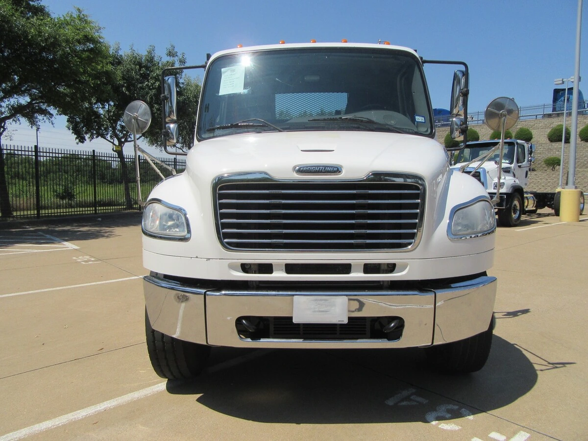2017 Freightliner M2 106 — photo 7