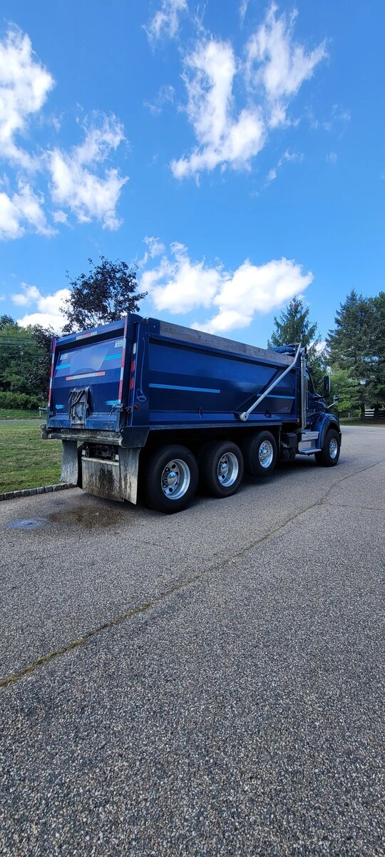 2023 International HX - image 5