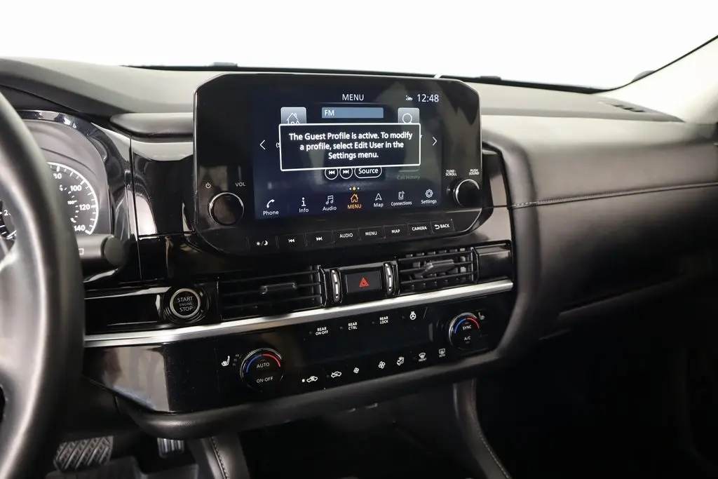 2024 Nissan Pathfinder SL photo 5