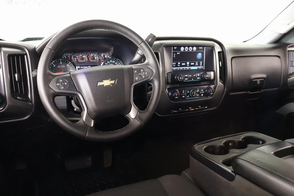 2016 Chevrolet Silverado 1500 LT photo 2