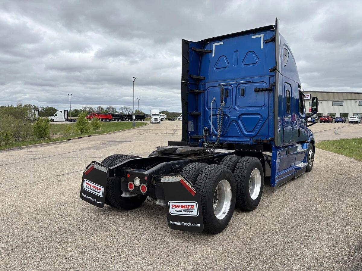 2022 Freightliner Cascadia — photo 5