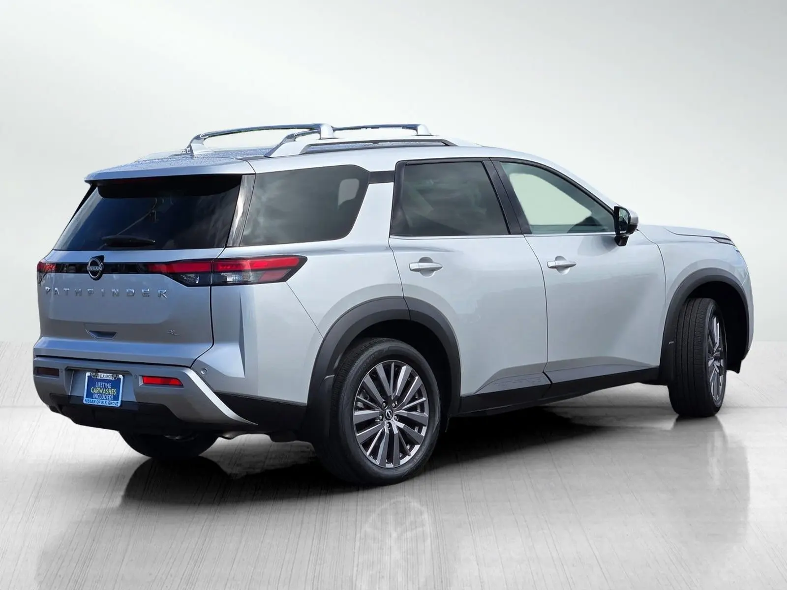 2024 Nissan Pathfinder SL photo 4