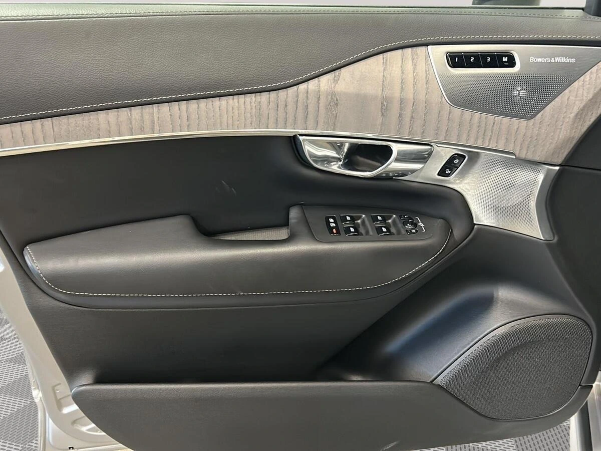 2021 Volvo - image 5