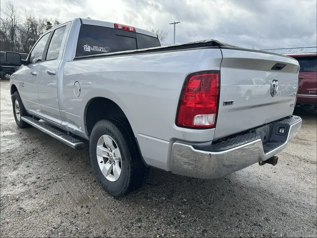 2017 Ram 1500 SLT photo 3