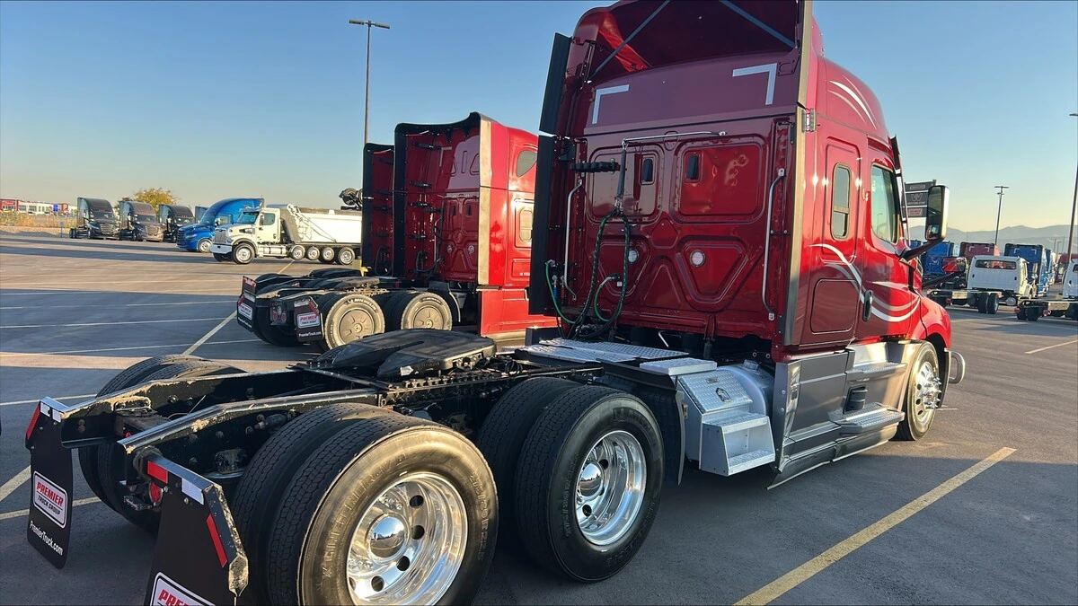 2022 Freightliner Cascadia — photo 4