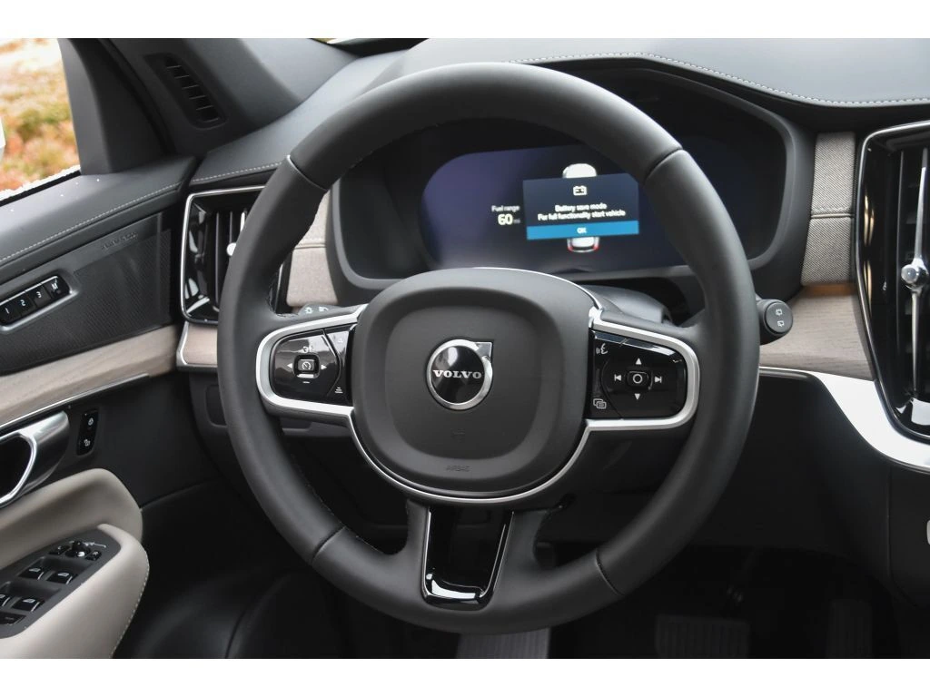 2026 Volvo - image 15