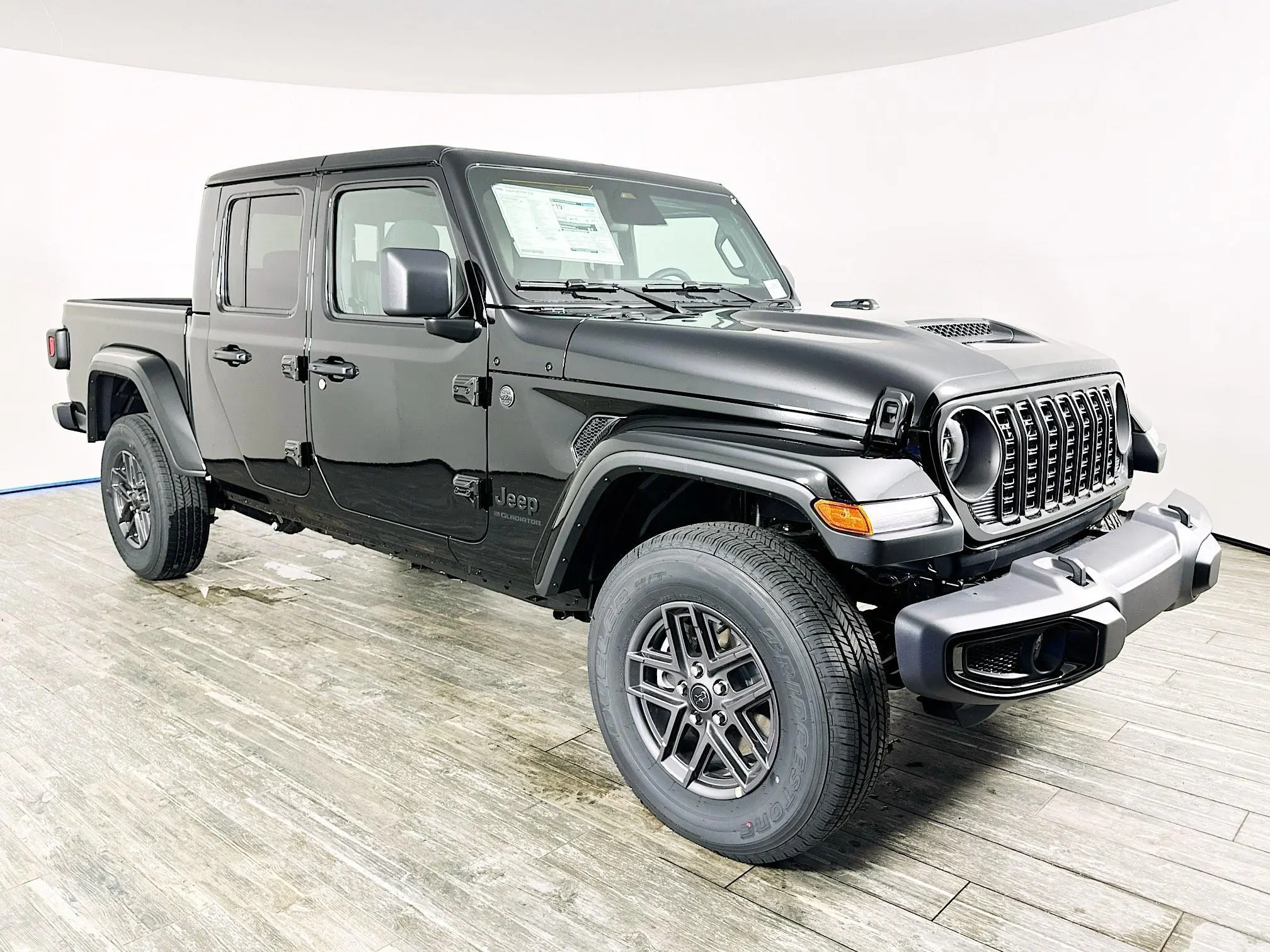 2026 Jeep Gladiator Sport S's photo