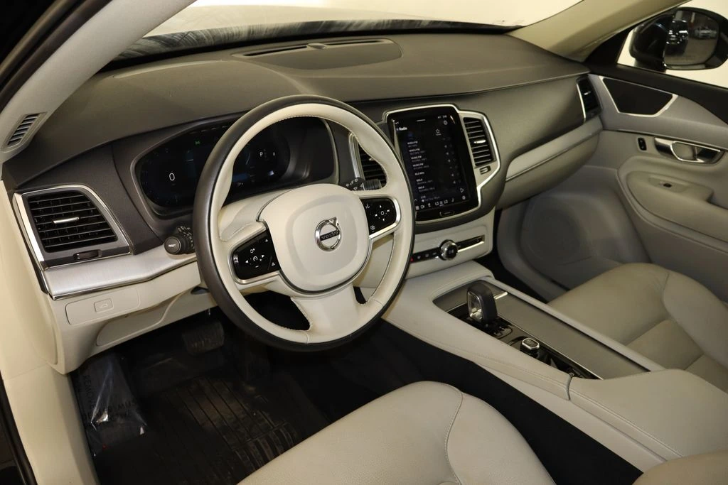 2023 Volvo - image 26