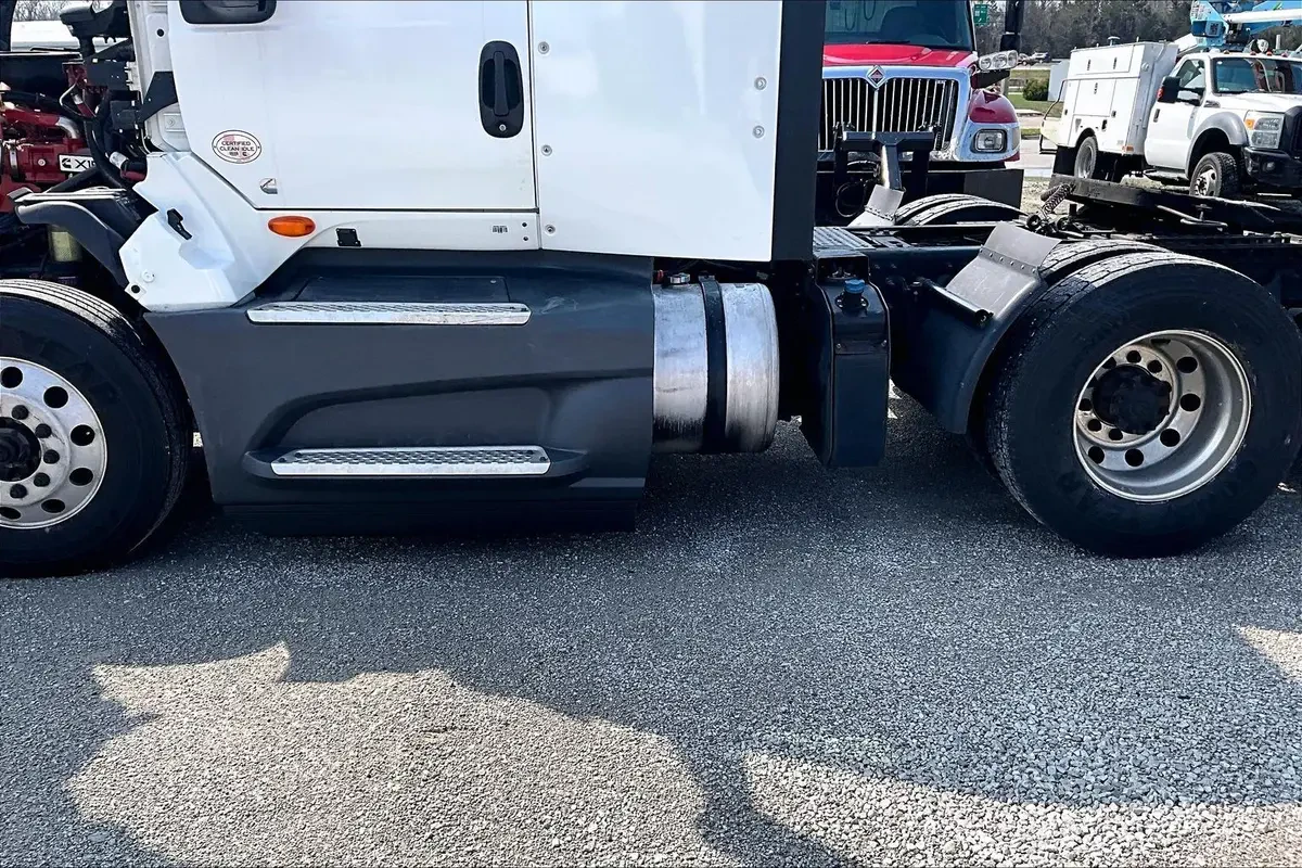 2022 International LT in Louisville, KY — photo 7