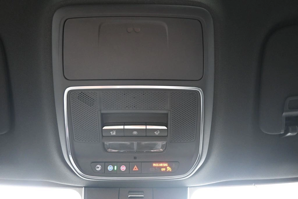 2026 GMC Acadia Denali - Photo 16