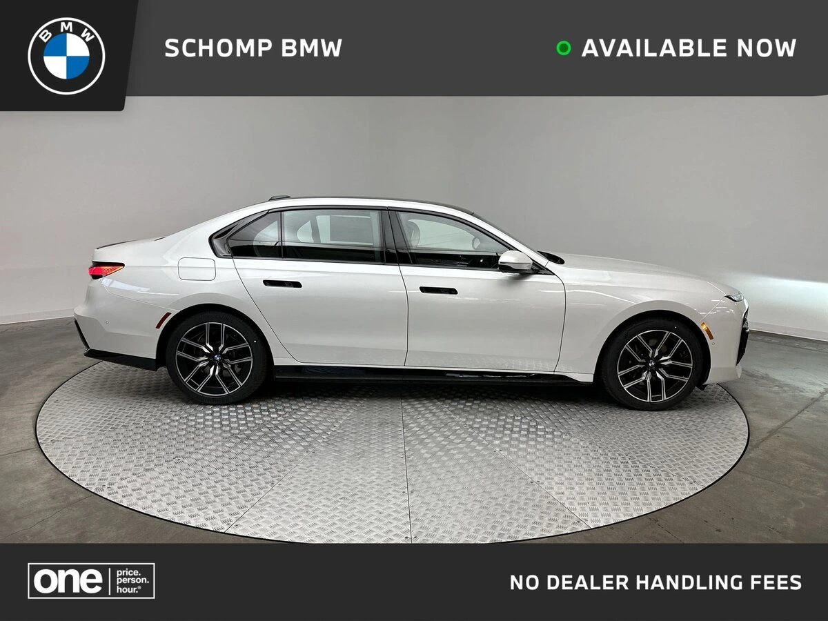 2025 BMW 7 Series 750e's photo