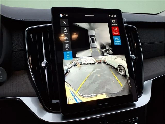 2026 Volvo - image 21