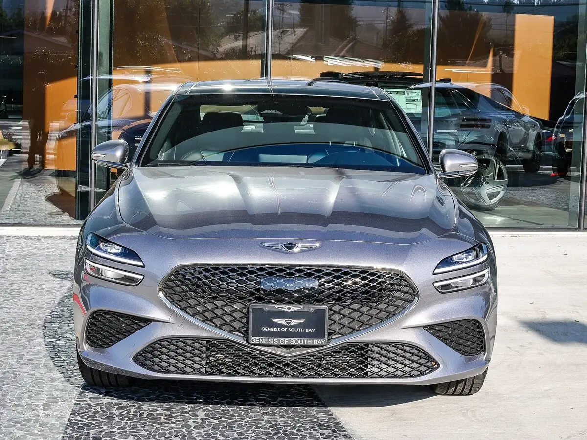 2025 Genesis G70 2.5T Sport Prestige photo 2