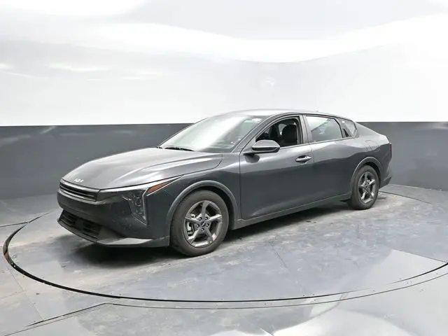 2025 Kia K4 LXS photo 3