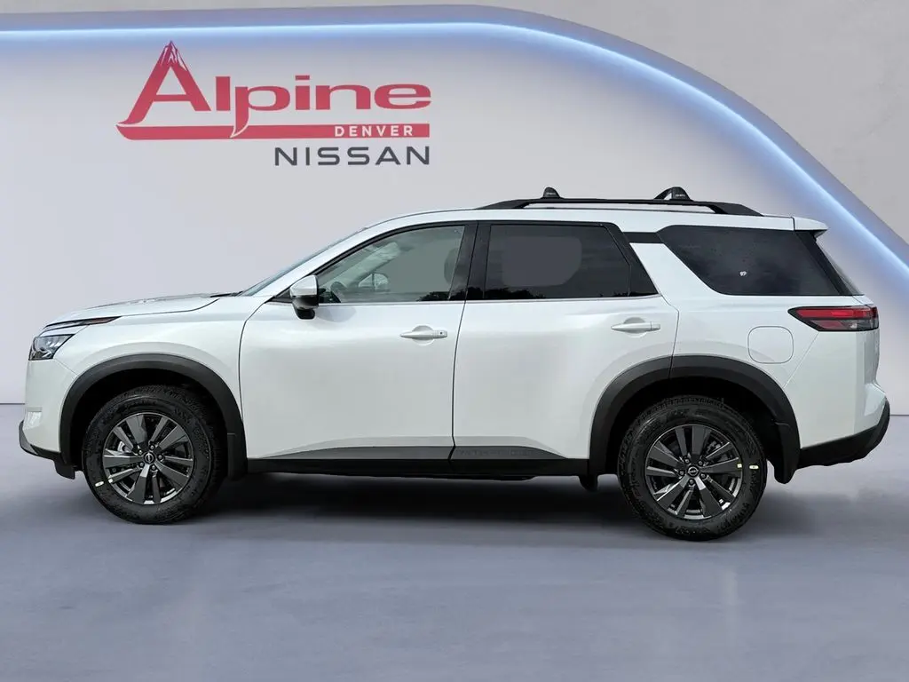 2025 Nissan Pathfinder SV photo 2