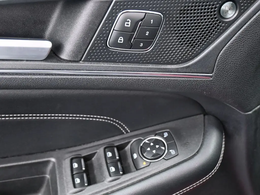 2021 Ford Edge Titanium photo 19