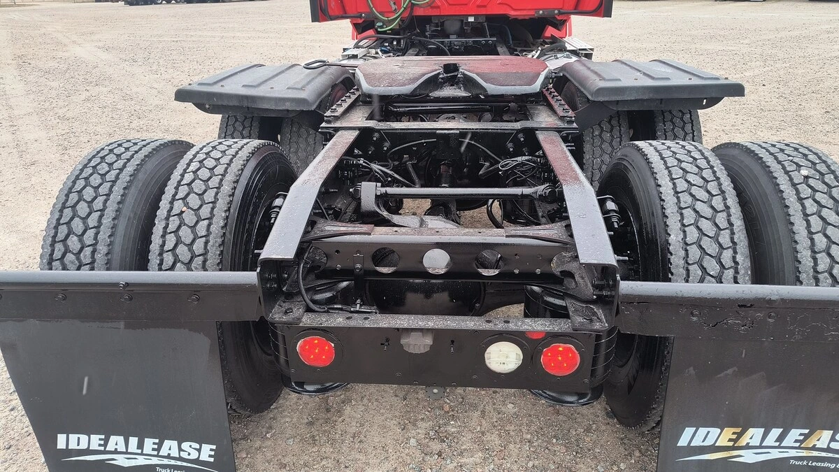 2019 International LT - image 6