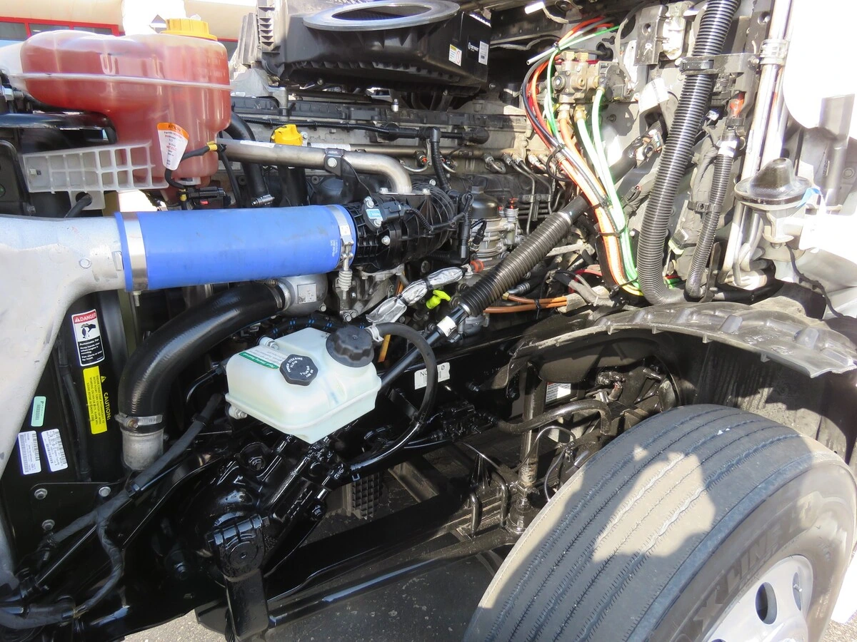 2022 Freightliner Cascadia - image 11