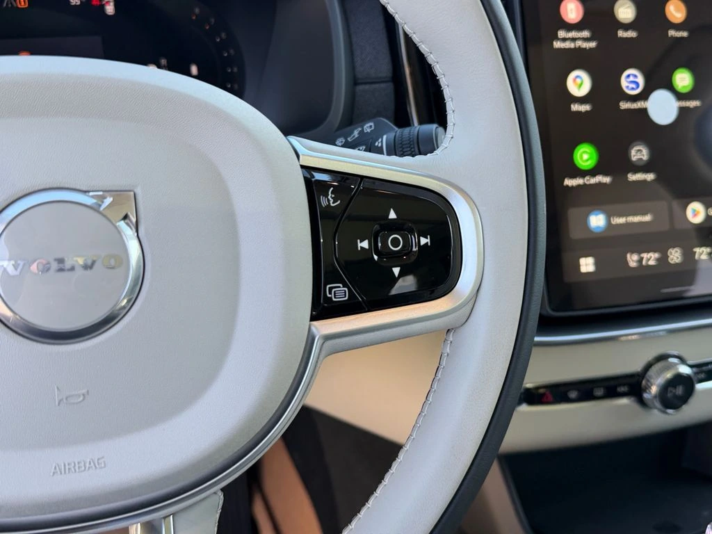 2026 Volvo - image 17