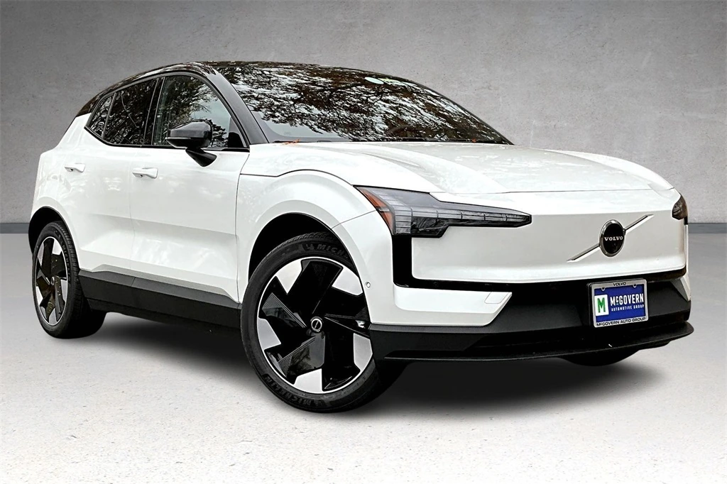2026 Volvo - image 2