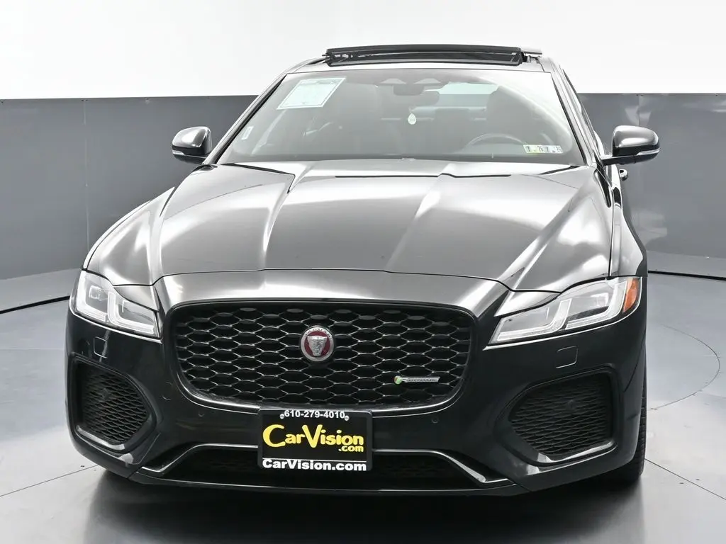 2022 Jaguar XF R-Dynamic SE photo 4