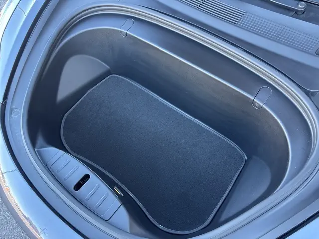 2018 Tesla Model 3 Long Range photo 23